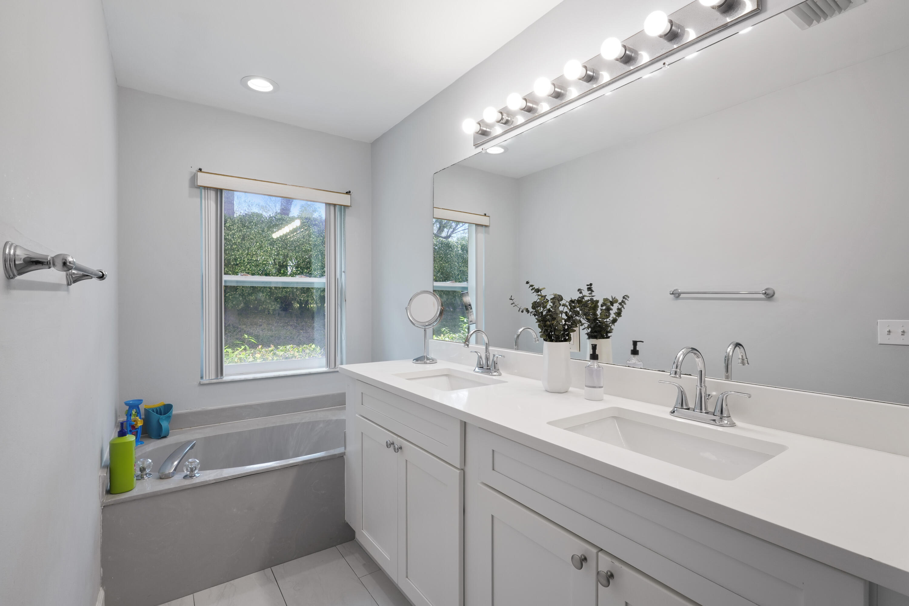 LANTERN KEY - Residential Lease