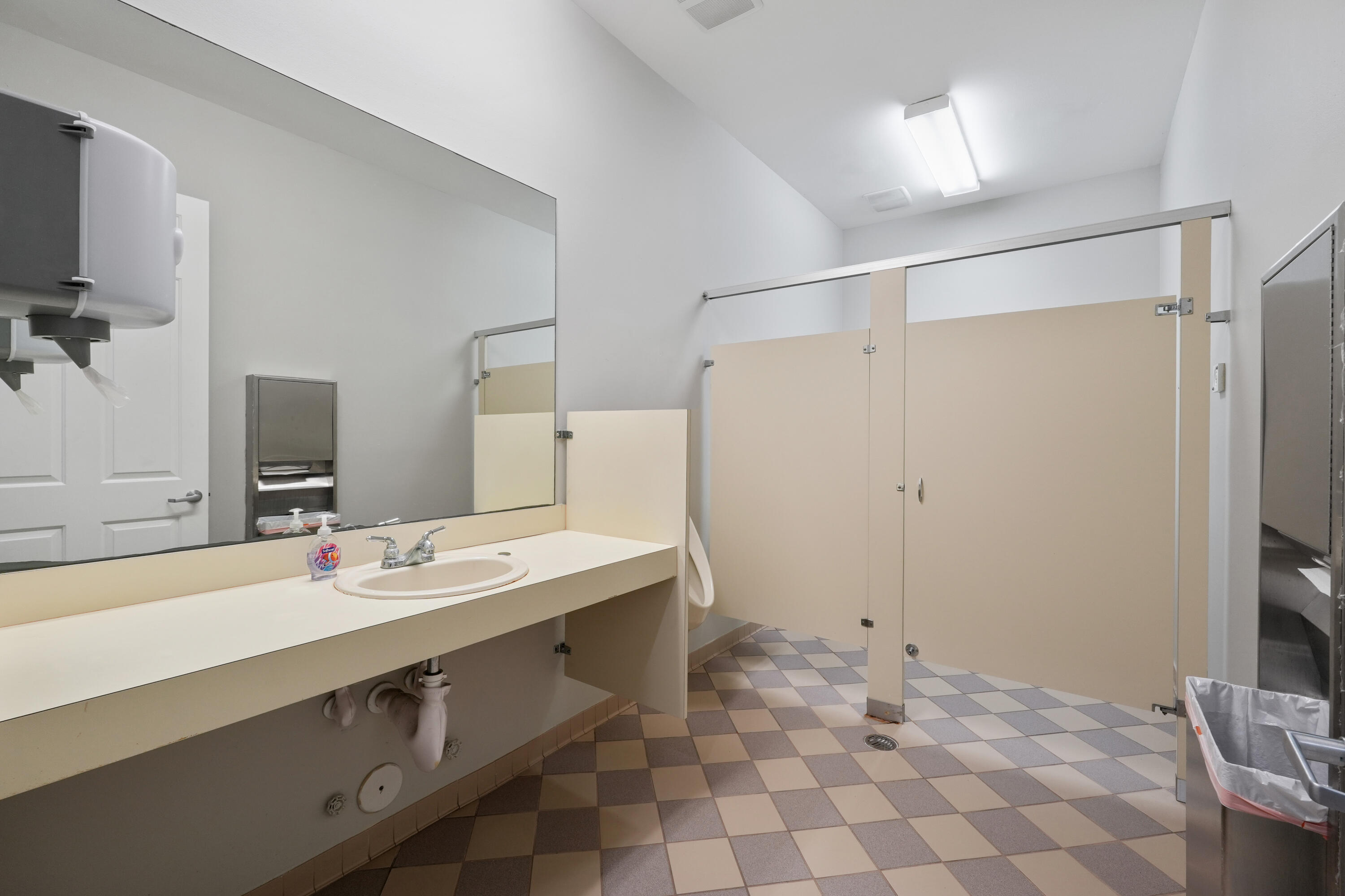 LANTERN KEY - Residential Lease