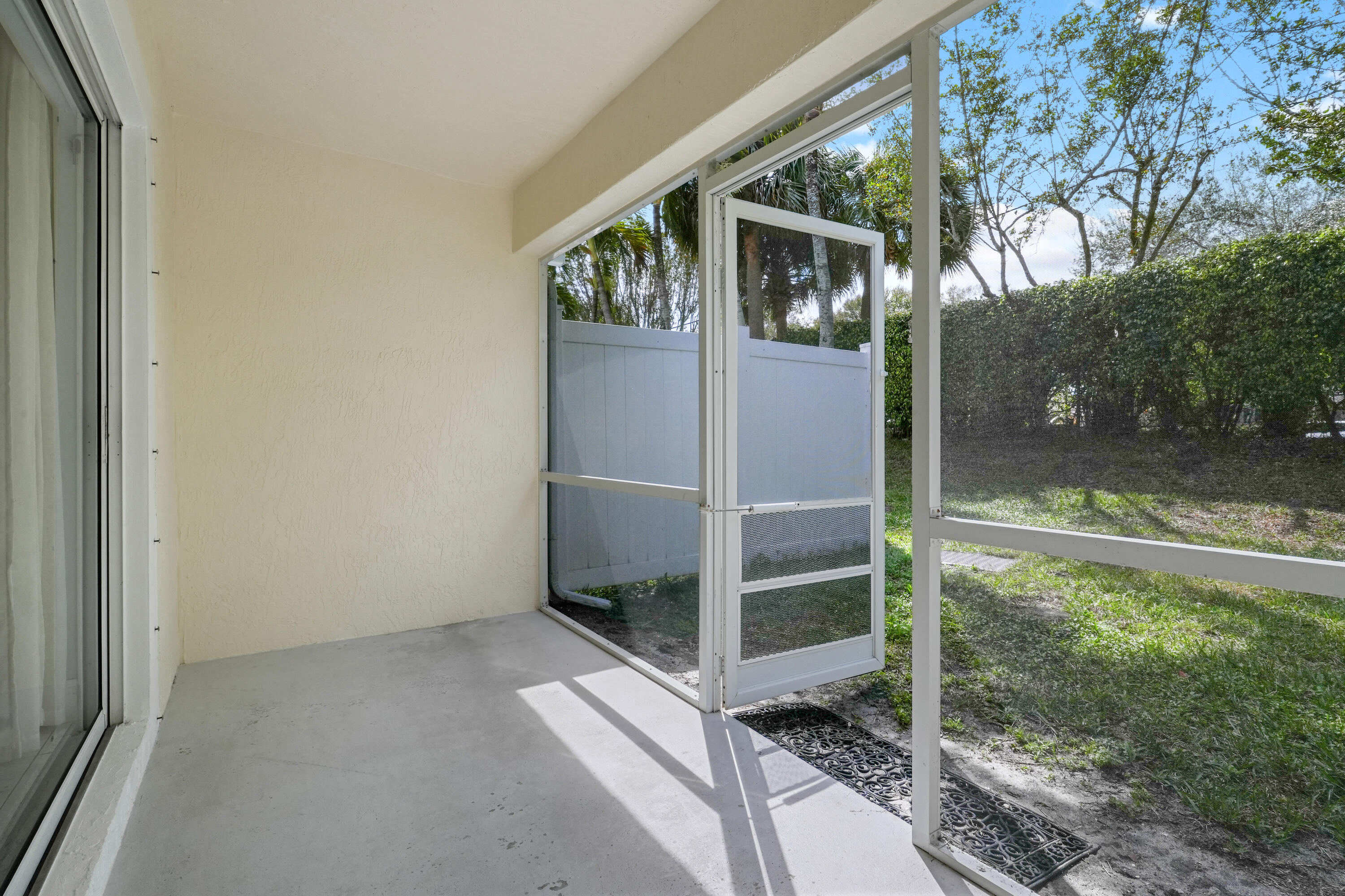 LANTERN KEY - Residential Lease