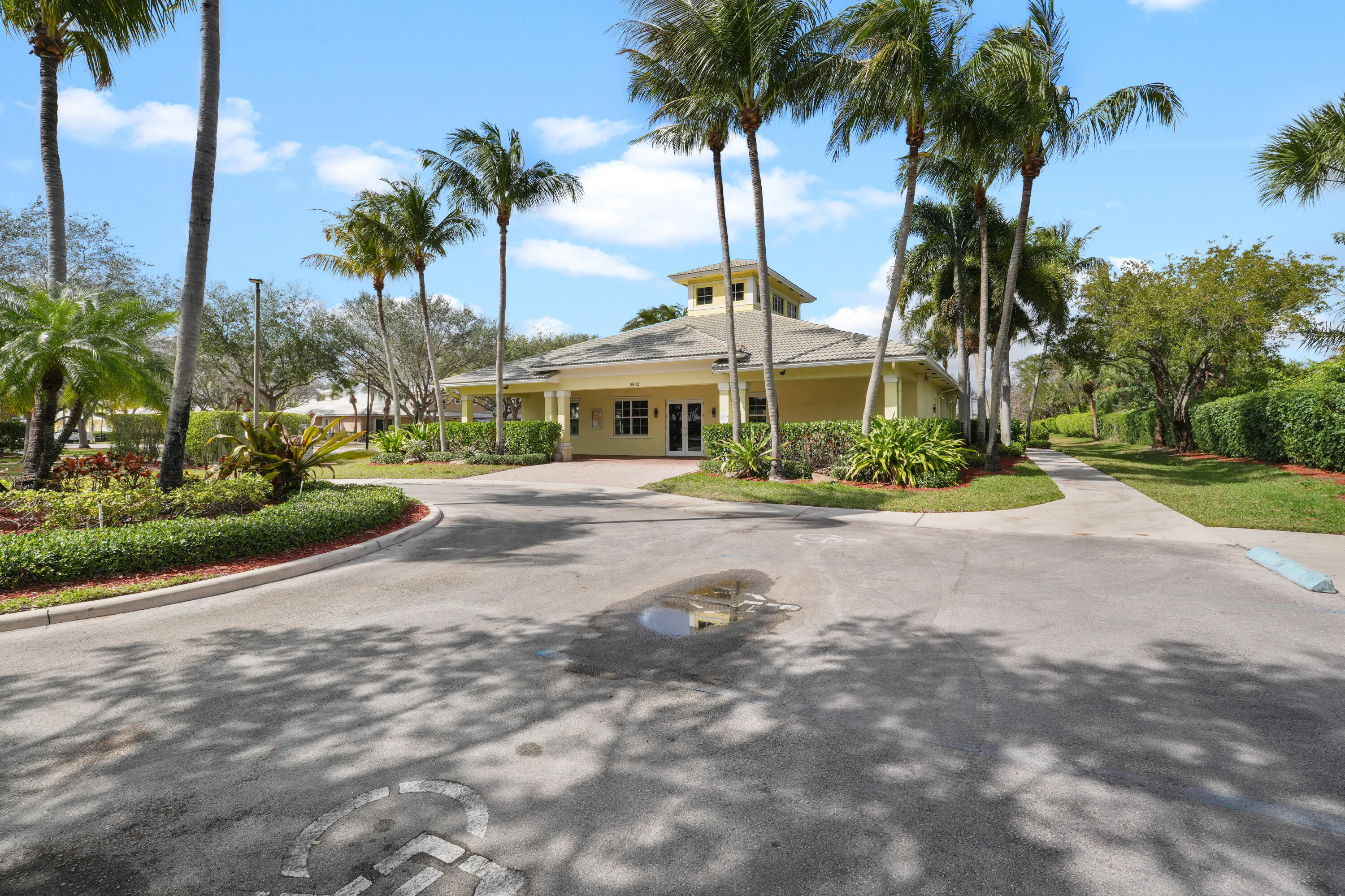 LANTERN KEY - Residential Lease