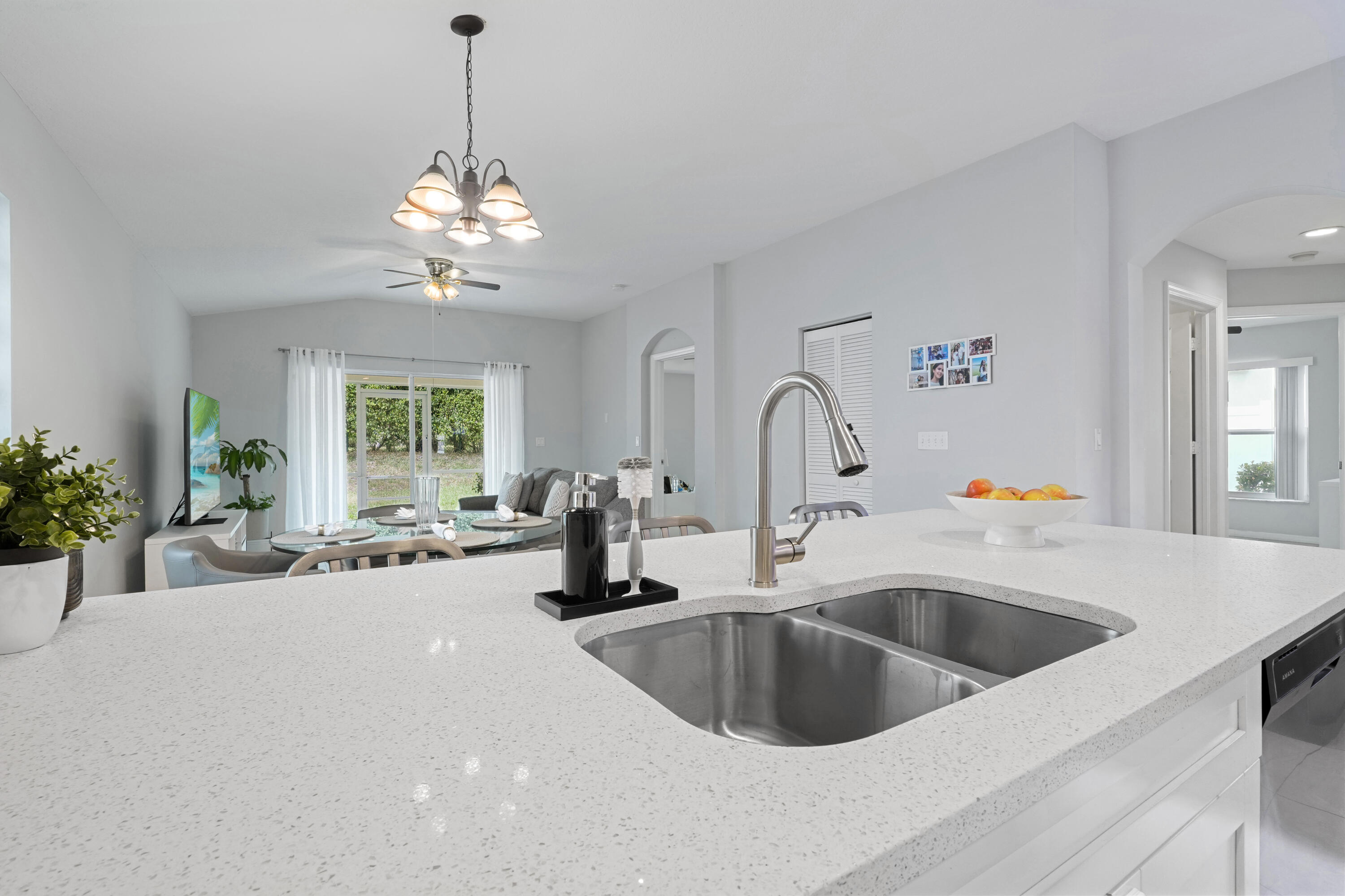 LANTERN KEY - Residential Lease