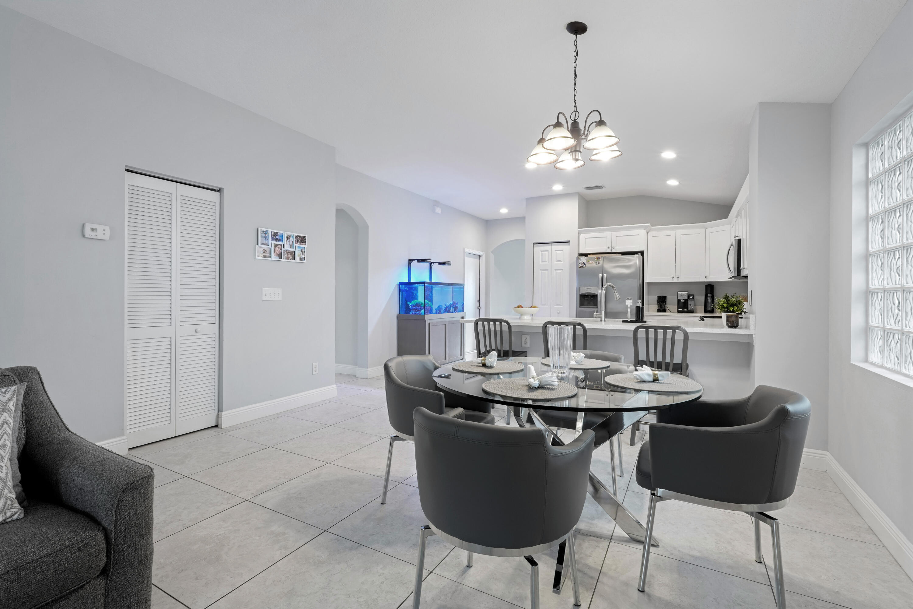 LANTERN KEY - Residential Lease