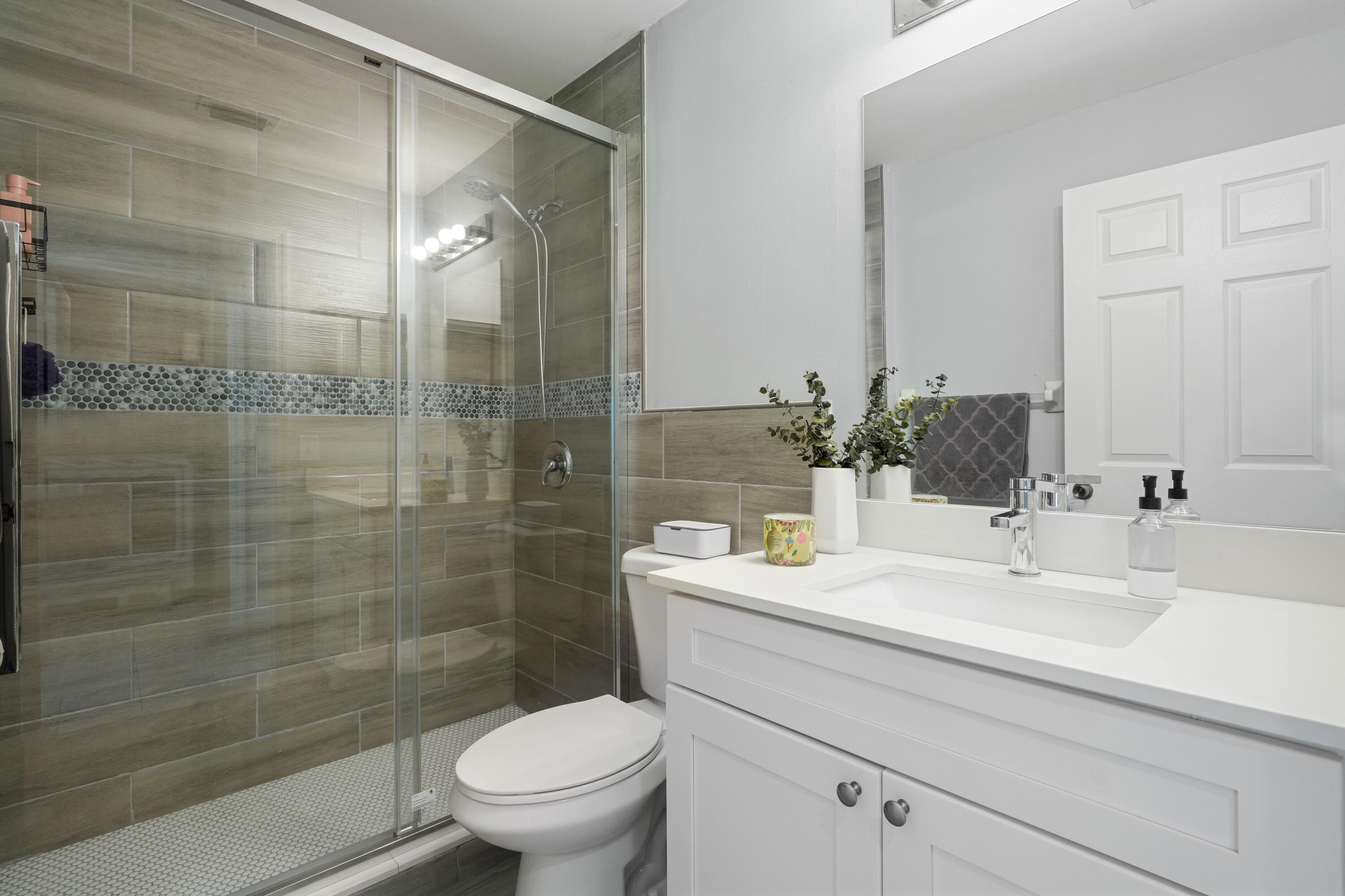 LANTERN KEY - Residential Lease