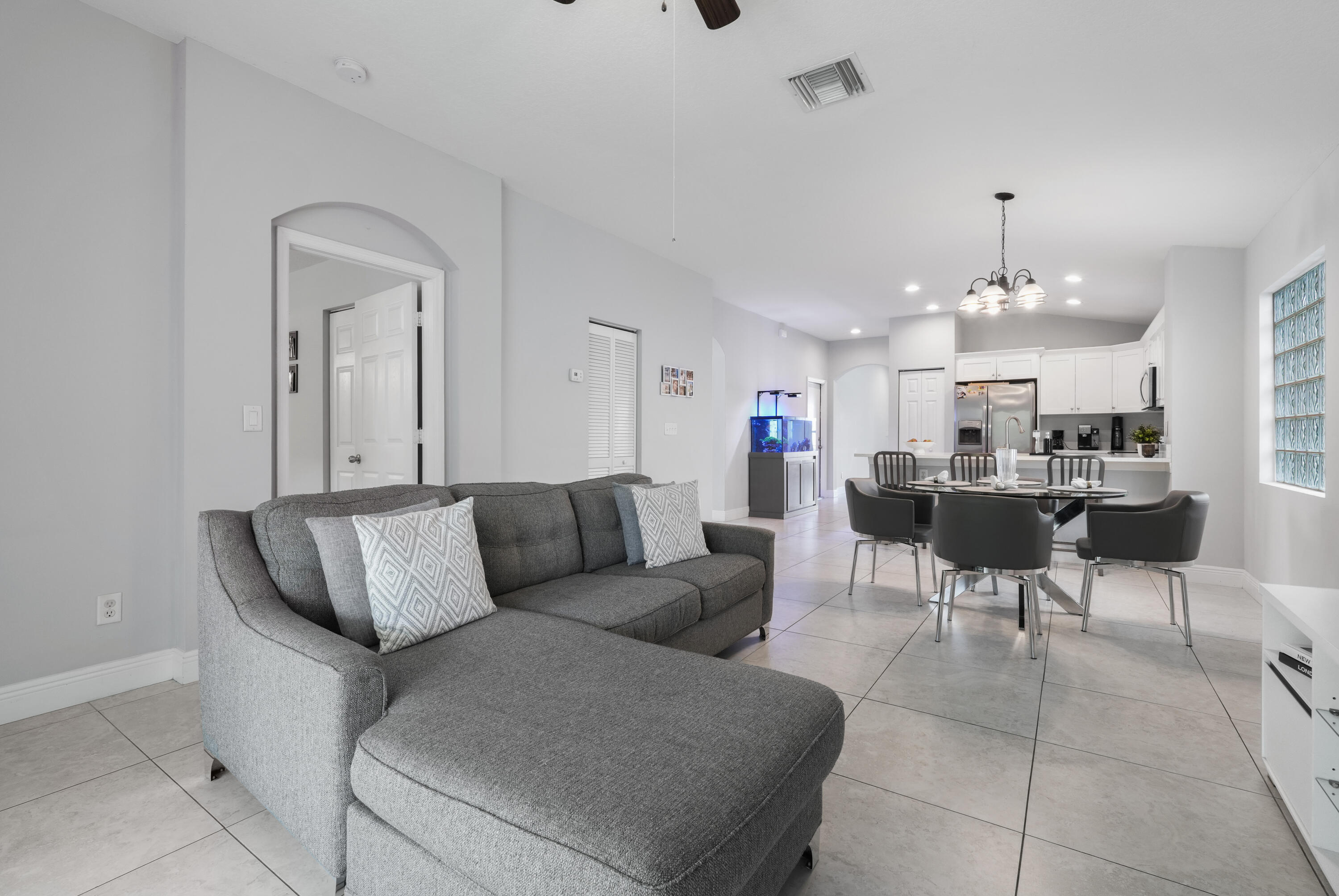 LANTERN KEY - Residential Lease