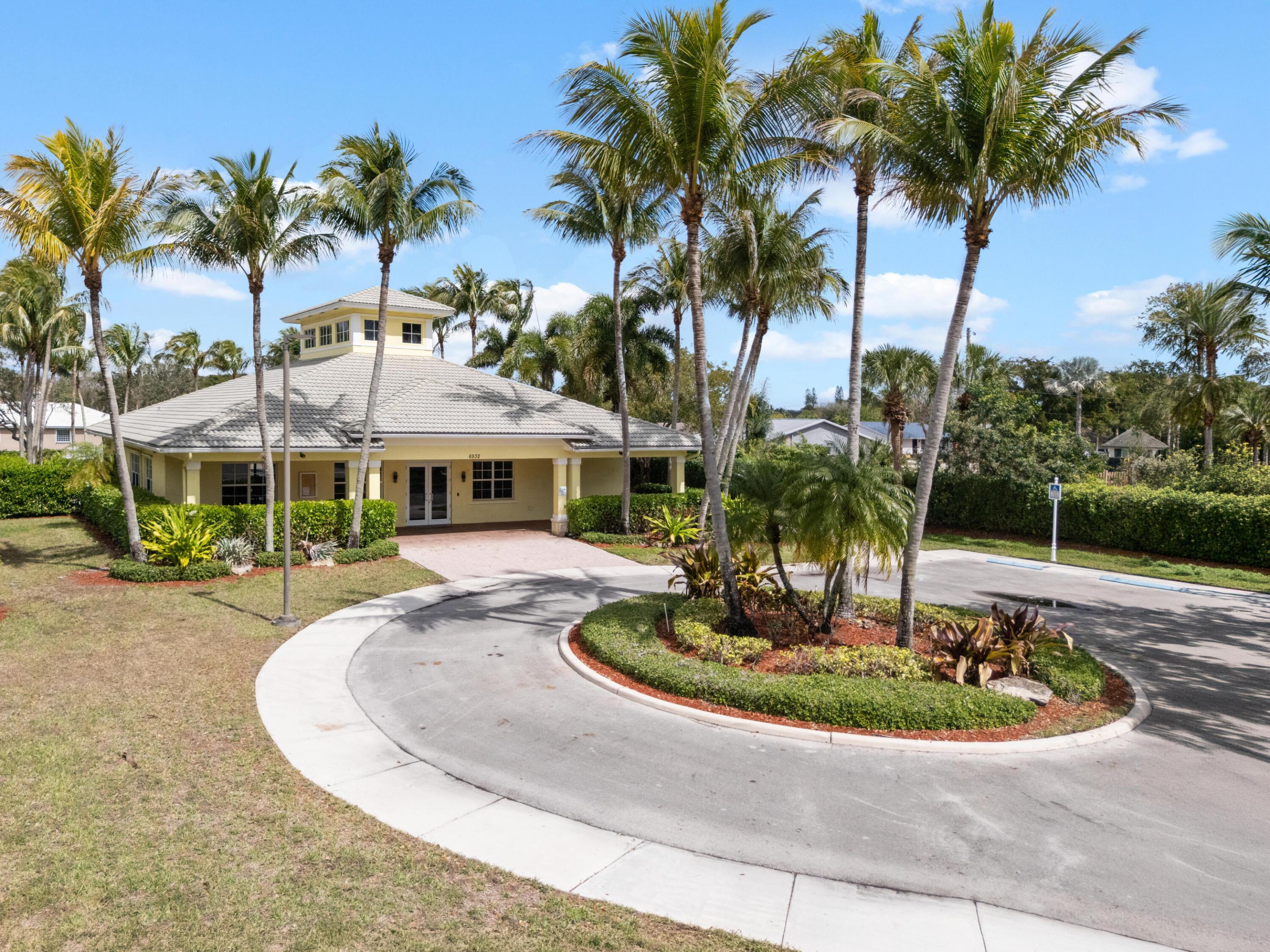 LANTERN KEY - Residential Lease