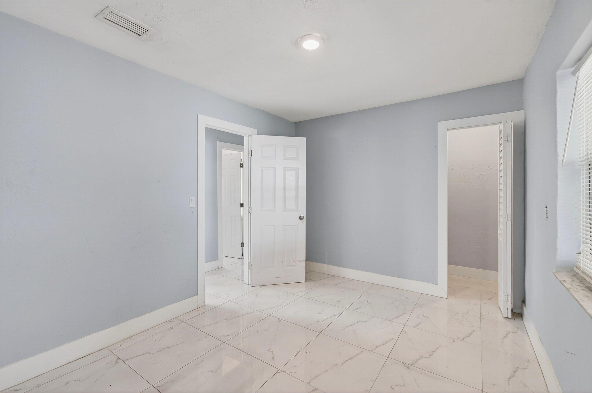 LAKE WORTH TOWN OF - Residential Lease