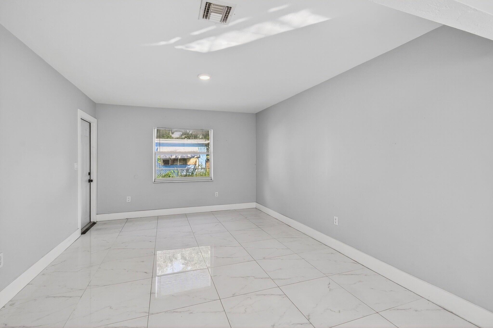 LAKE WORTH TOWN OF - Residential Lease