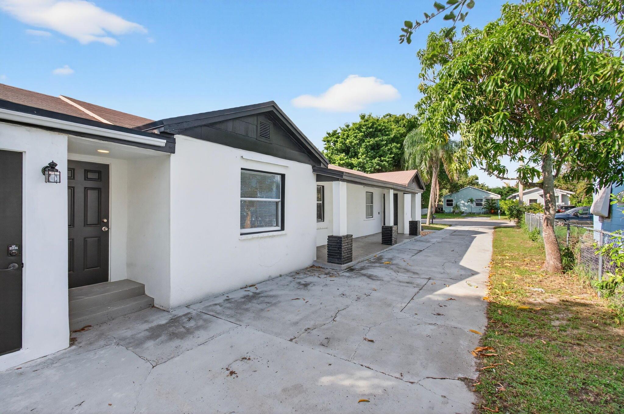 LAKE WORTH TOWN OF - Residential Lease