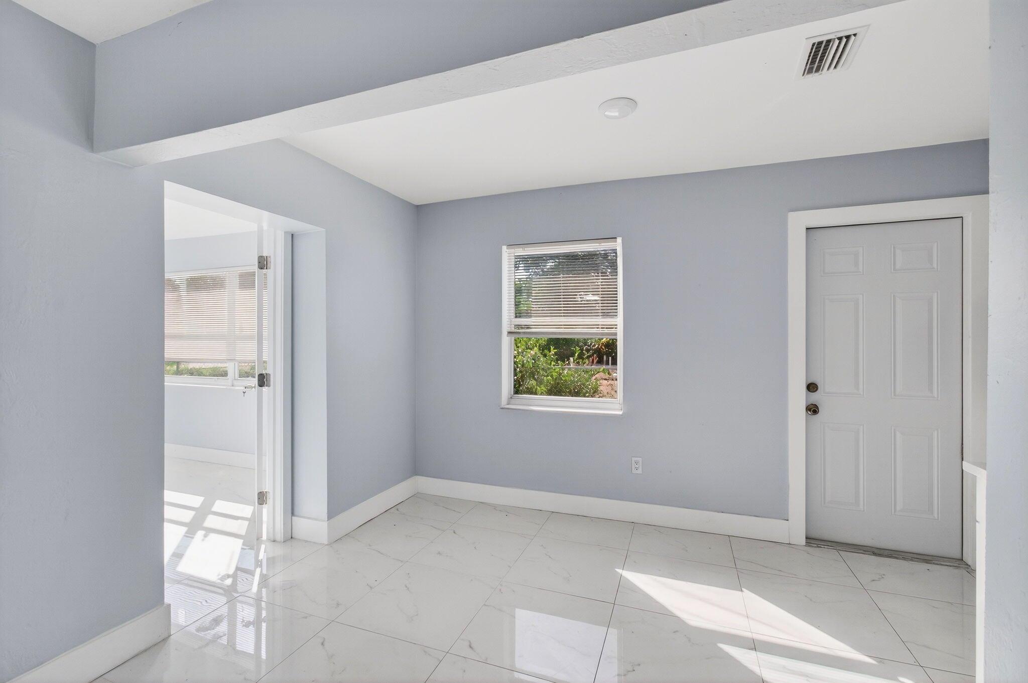 LAKE WORTH TOWN OF - Residential Lease