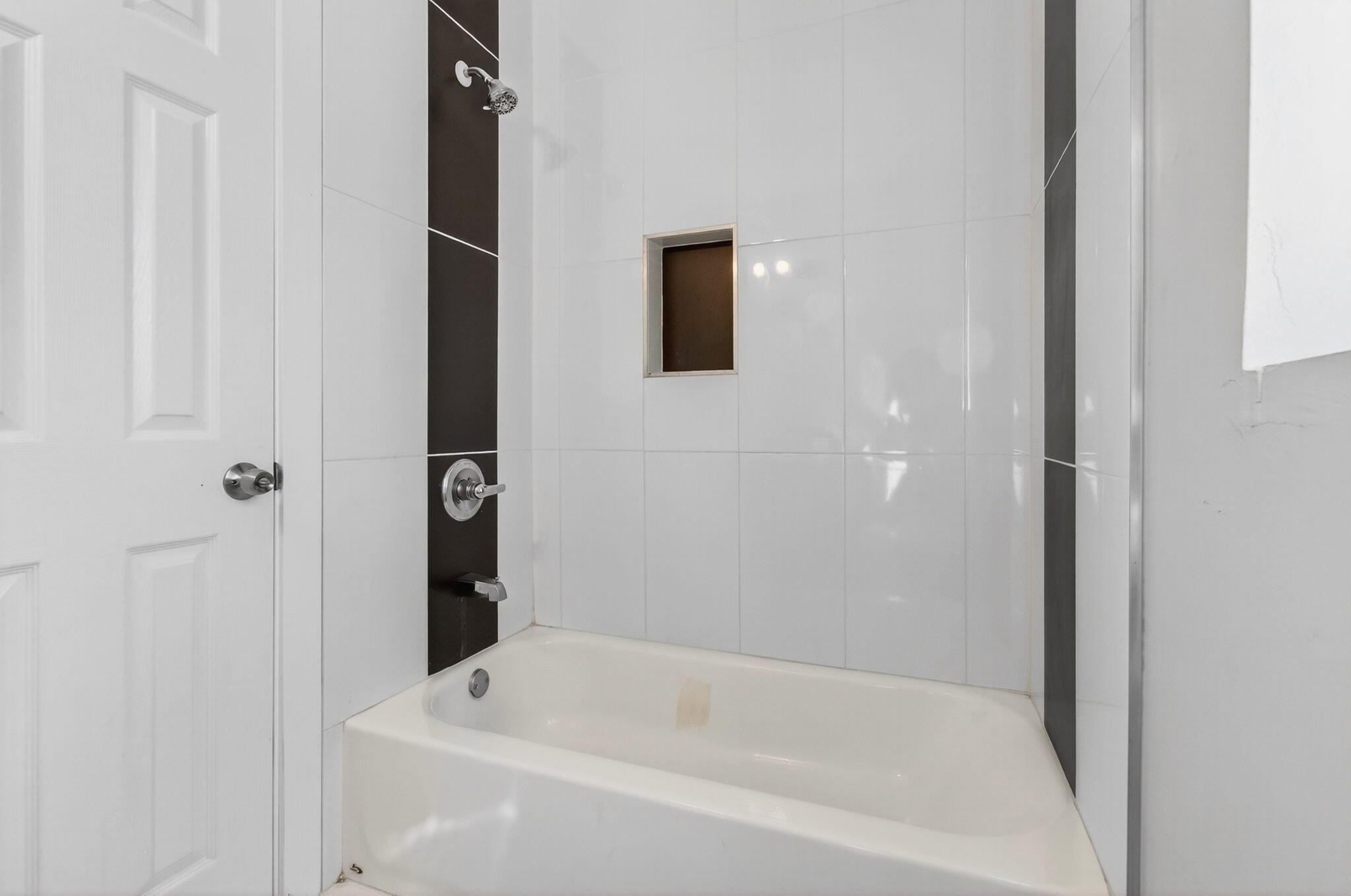 LAKE WORTH TOWN OF - Residential Lease