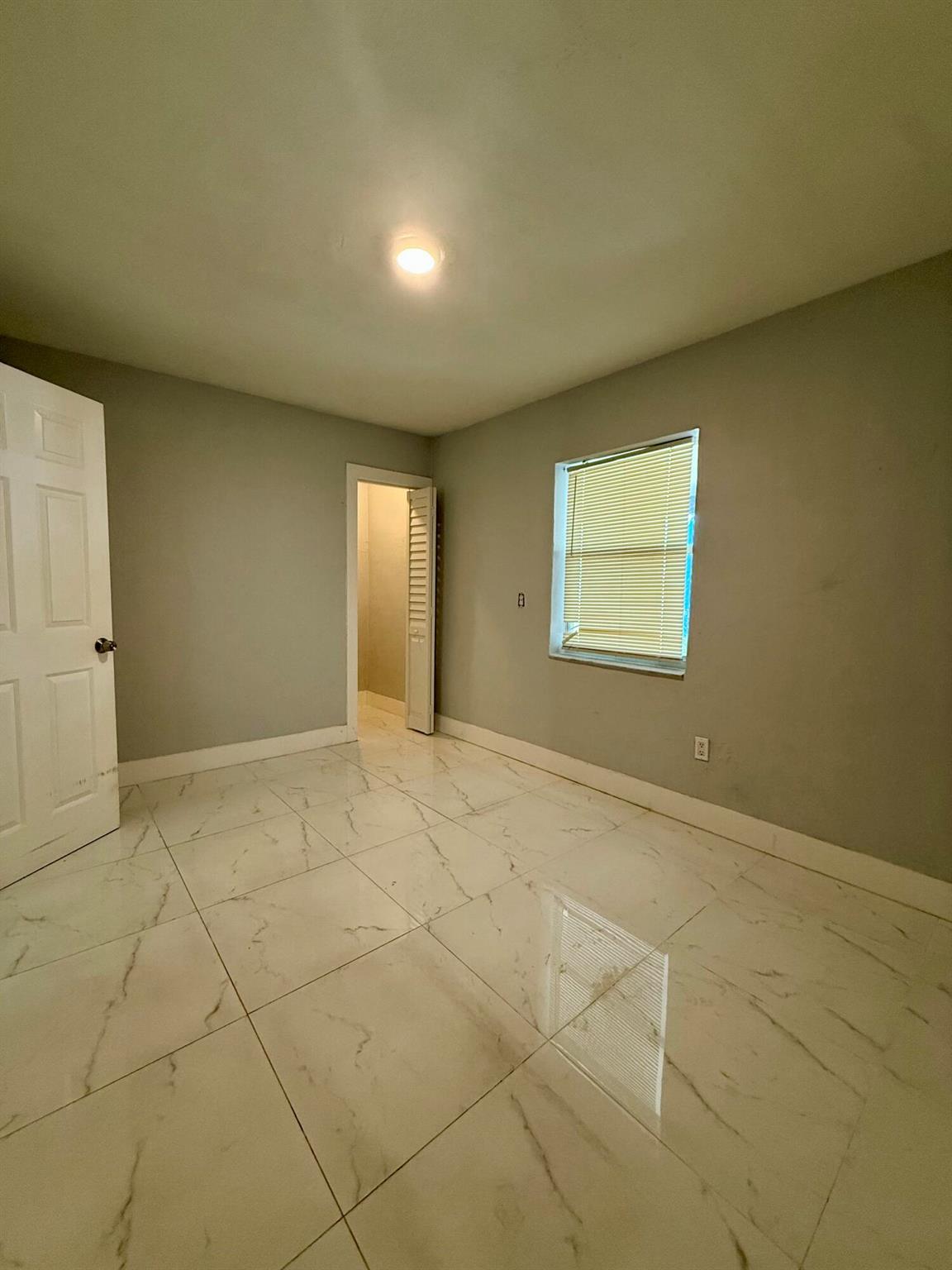 LAKE WORTH TOWN OF - Residential Lease