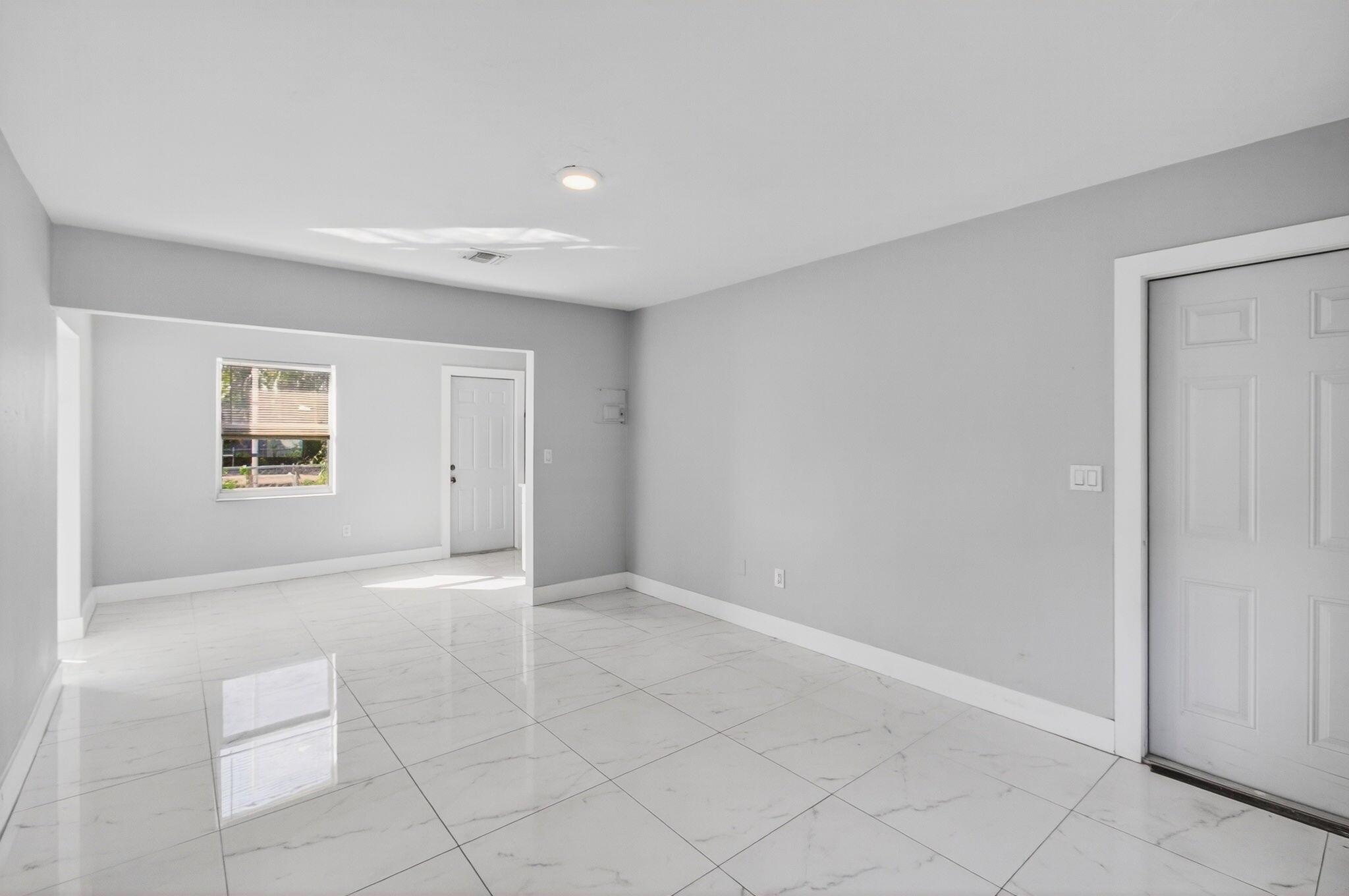 LAKE WORTH TOWN OF - Residential Lease