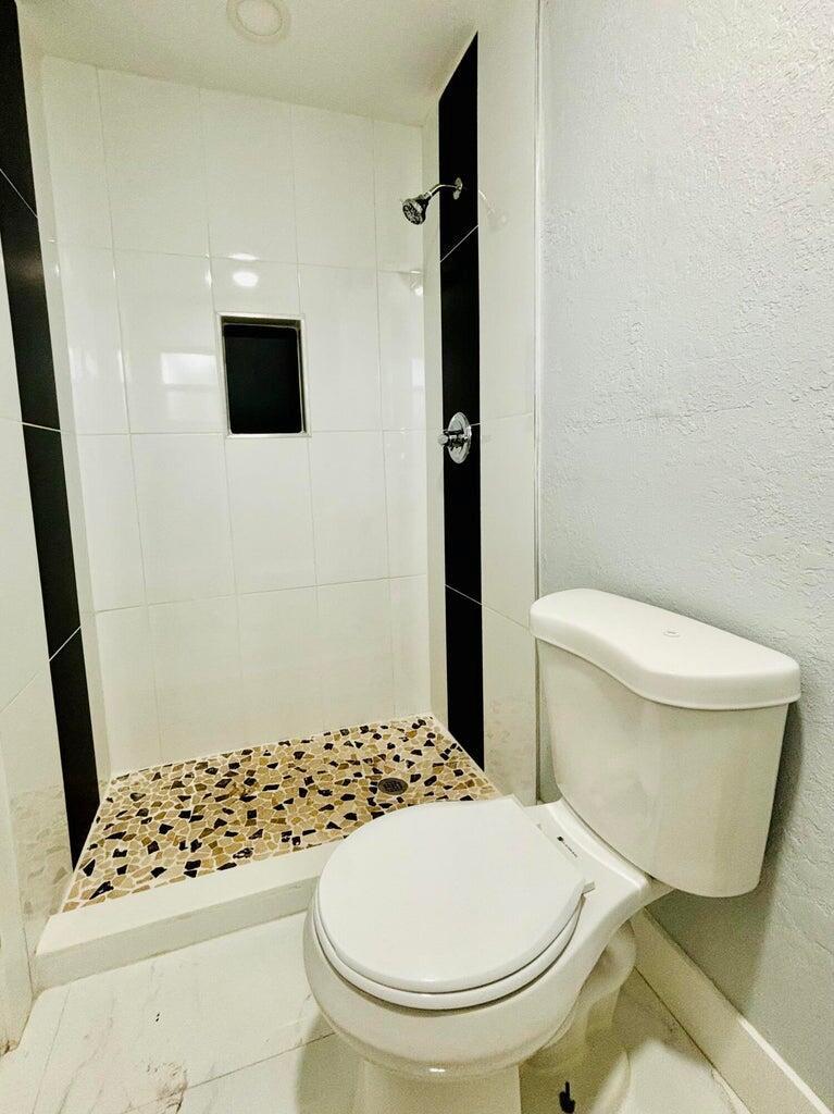 LAKE WORTH TOWN OF - Residential Lease