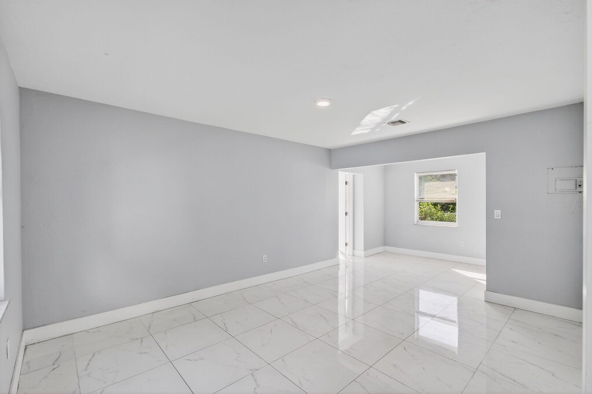 LAKE WORTH TOWN OF - Residential Lease