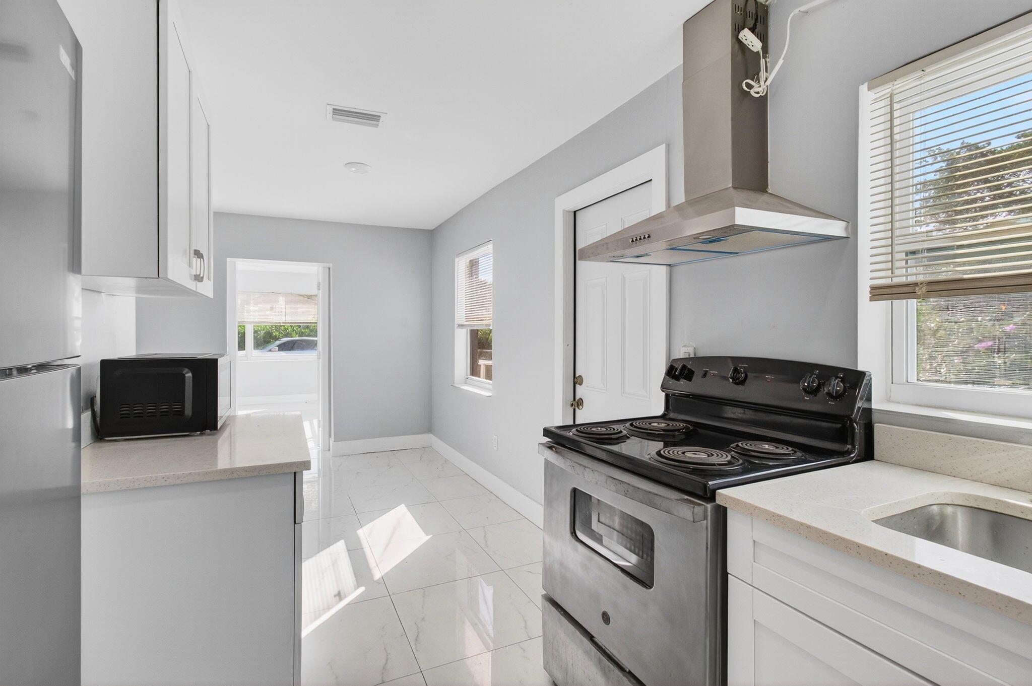 LAKE WORTH TOWN OF - Residential Lease