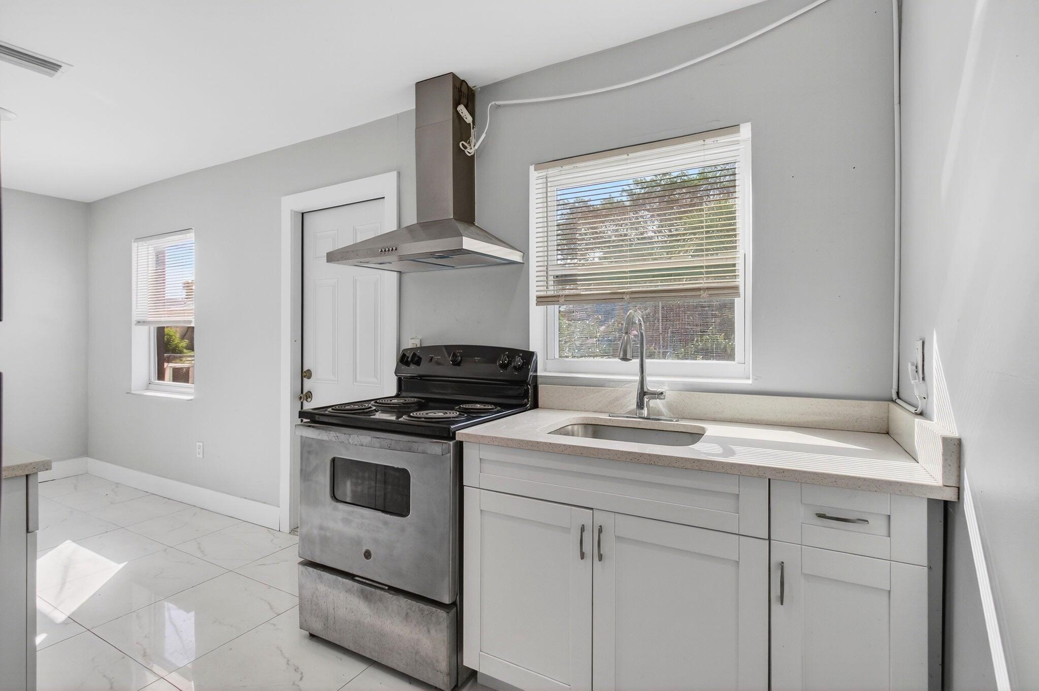 LAKE WORTH TOWN OF - Residential Lease