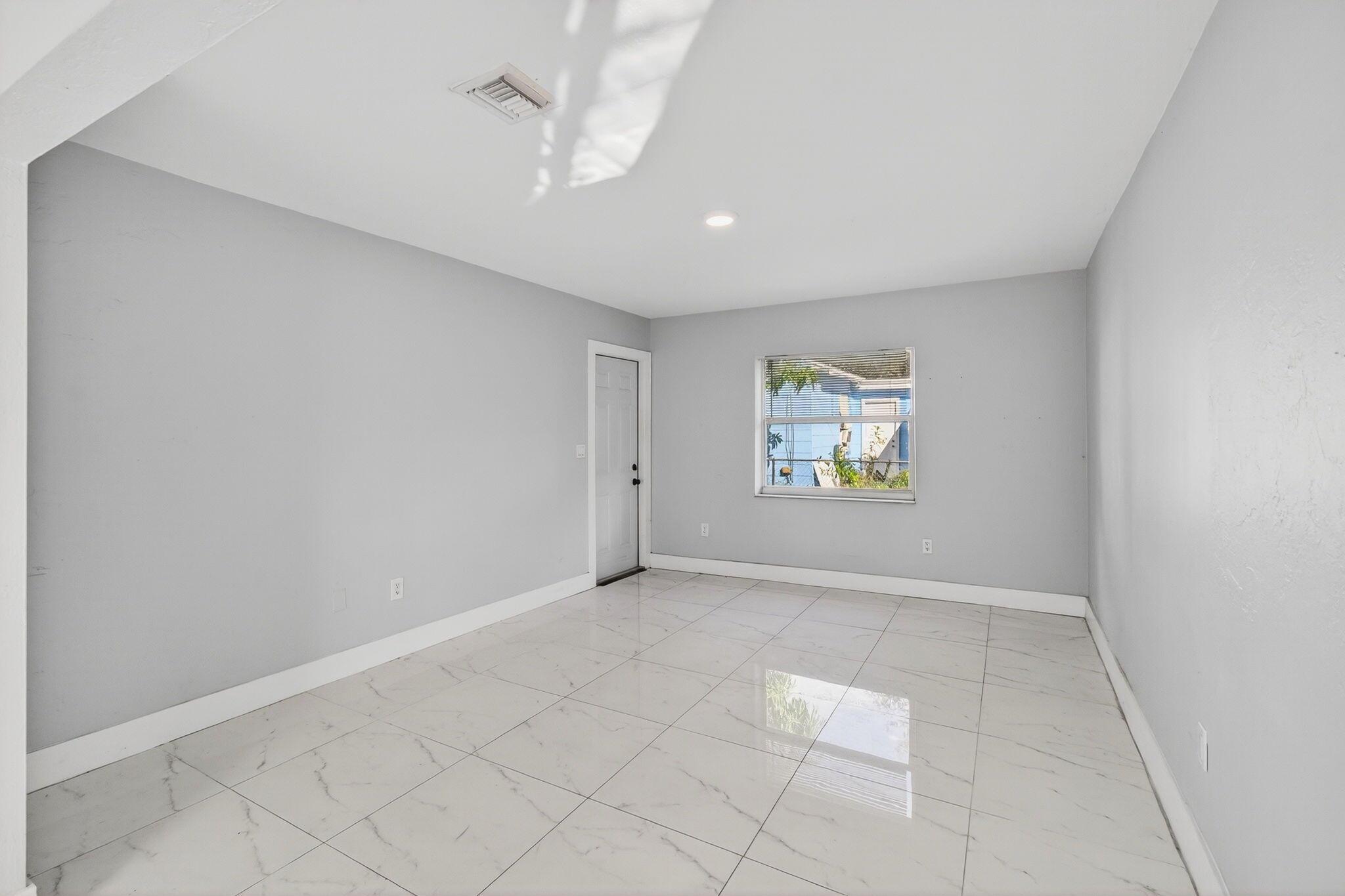 LAKE WORTH TOWN OF - Residential Lease