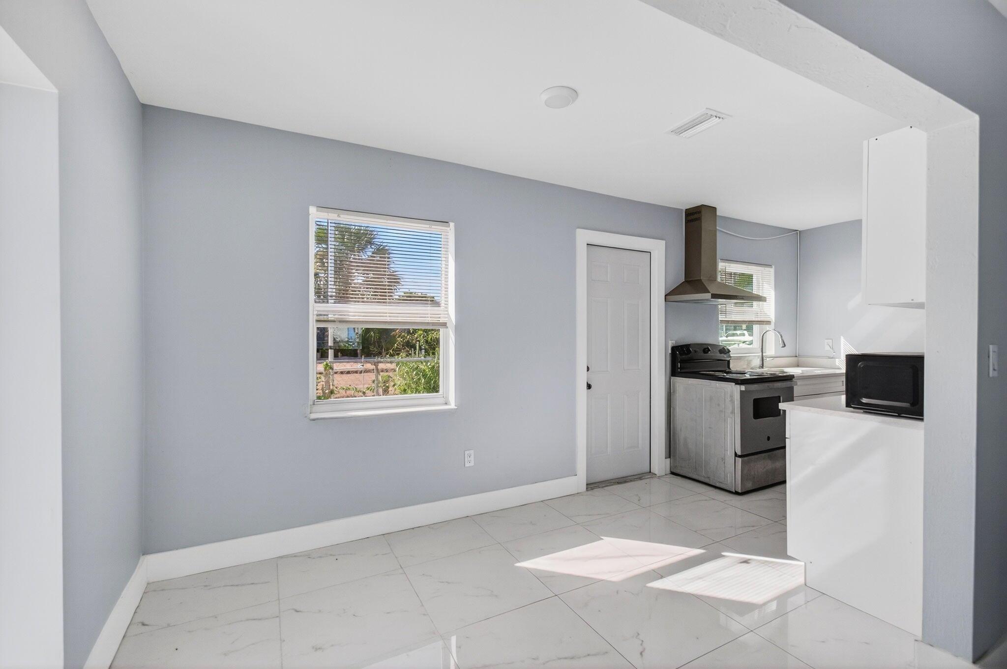 LAKE WORTH TOWN OF - Residential Lease