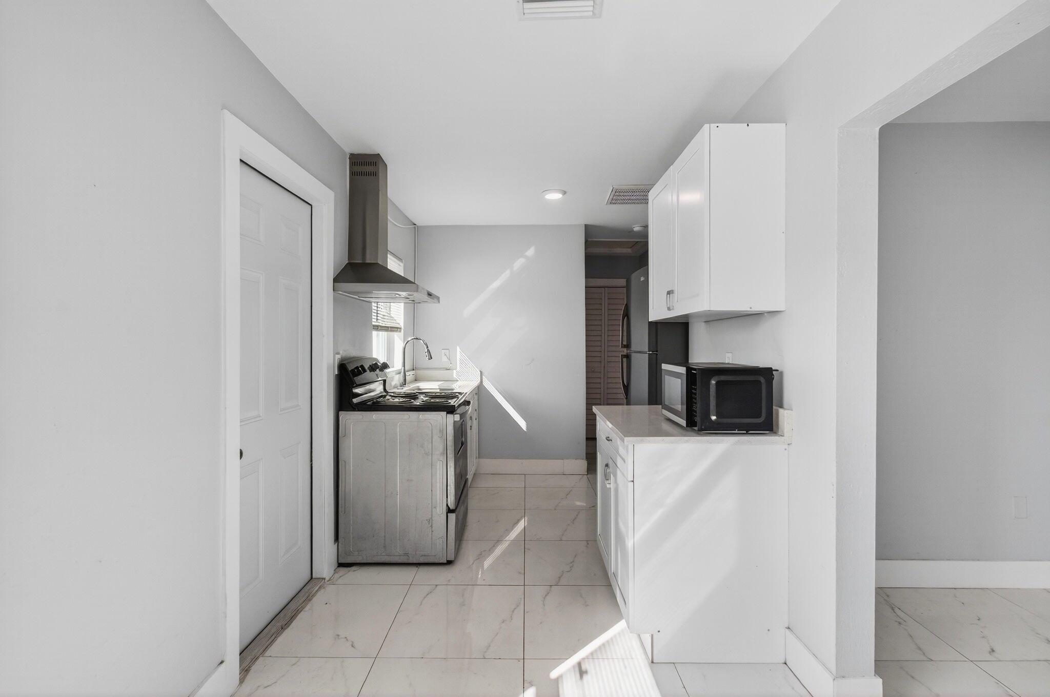 LAKE WORTH TOWN OF - Residential Lease