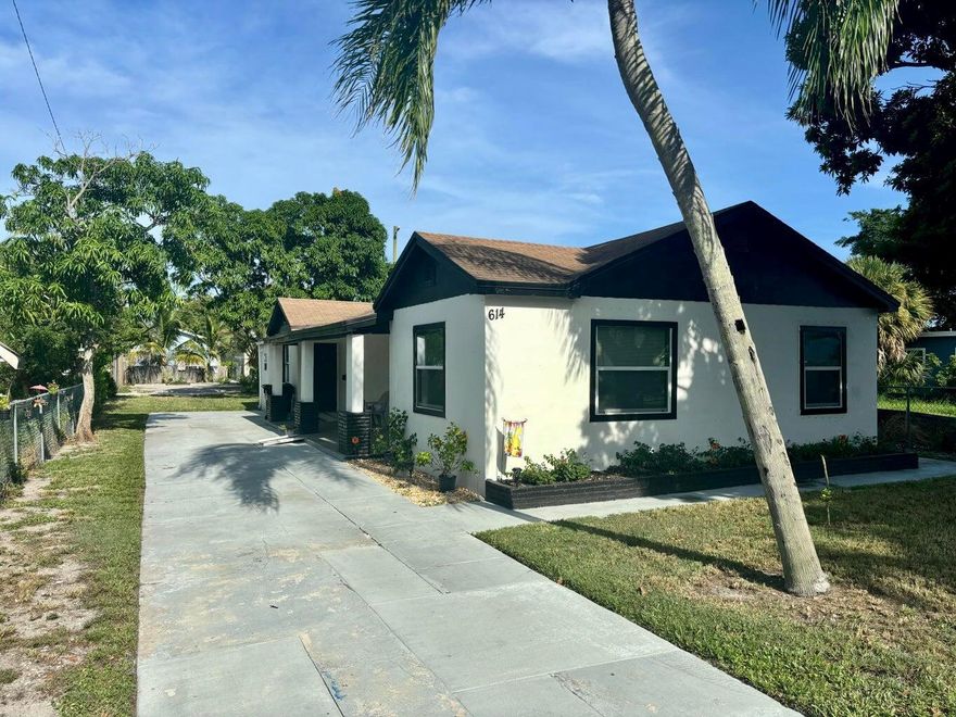 Welcome to your new home! This spacious 2-bedroom, 2-bathroom unit has been recently renovated and is ready for immediate move-in. Enjoy the convenience of an on-site washer and dryer, and the comfort of a home designed for easy living.Located close to shopping, dining, and the beach, this home offers everything you need in a great location. Maximum 2 small pet (up to 25 lbs) is welcome.Don't miss your chance to make this beautiful home yours,  schedule a viewing today!