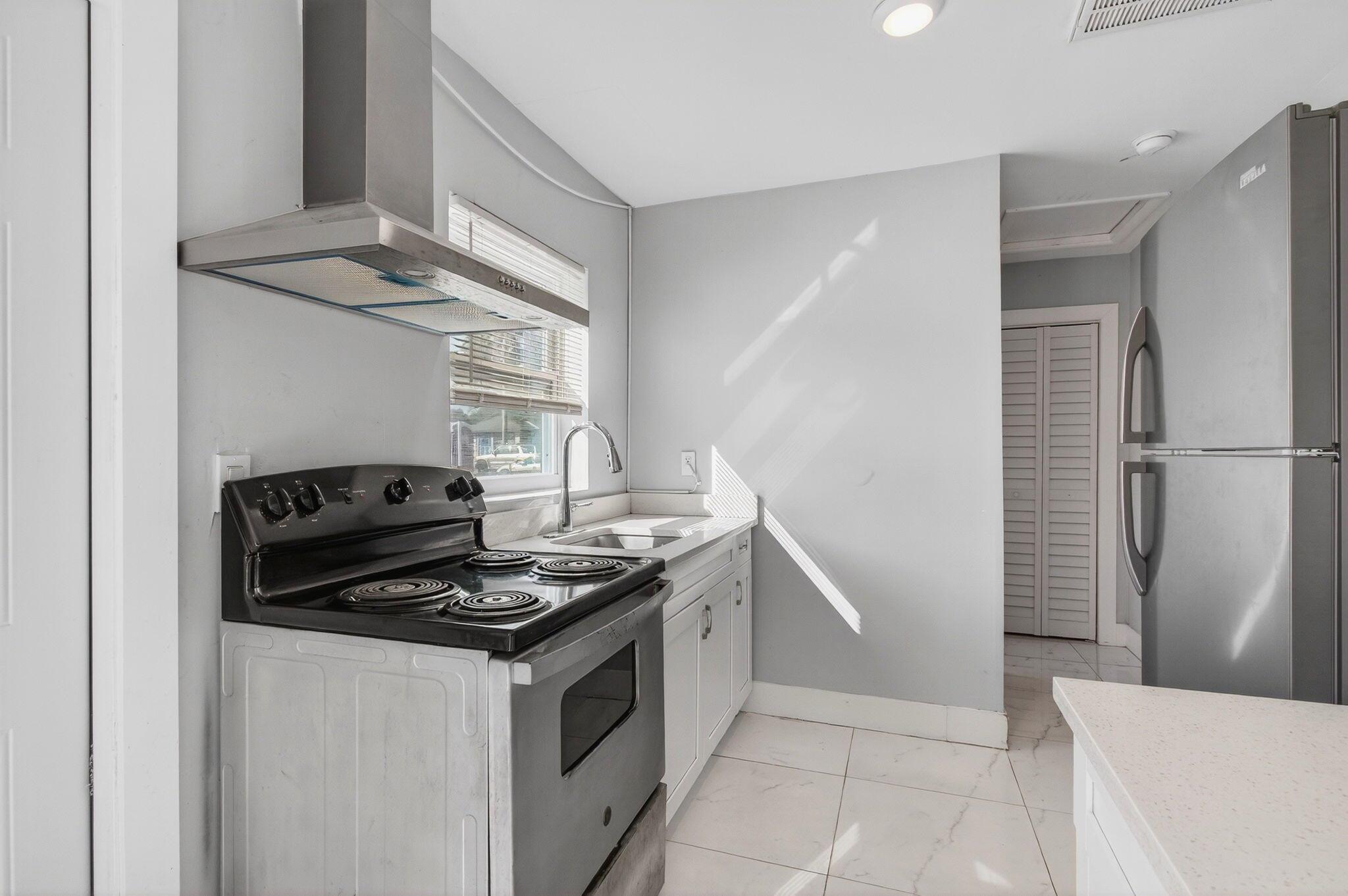 LAKE WORTH TOWN OF - Residential Lease