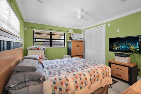 Single Family Residence in Oakland Park FL 651 34th St St 30.jpg