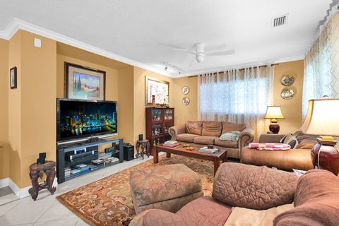 Single Family Residence in Oakland Park FL 651 34th St St 13.jpg