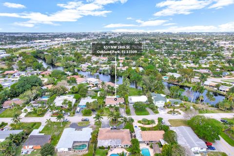 Single Family Residence in Oakland Park FL 651 34th St St 37.jpg