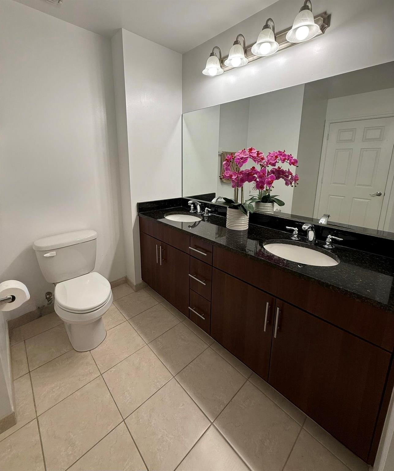 RESIDENCES AT MIDTOWN CON - Residential Lease