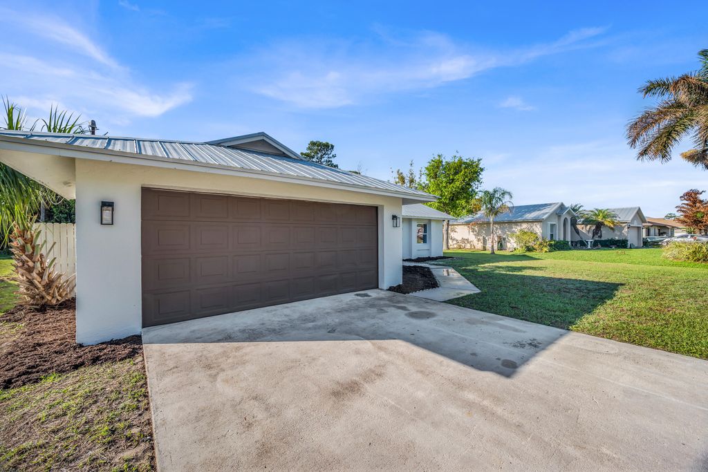 Photo of 2514 SE Alfonso Avenue, Port Saint Lucie, FL 34952 (MLS # R11166129)