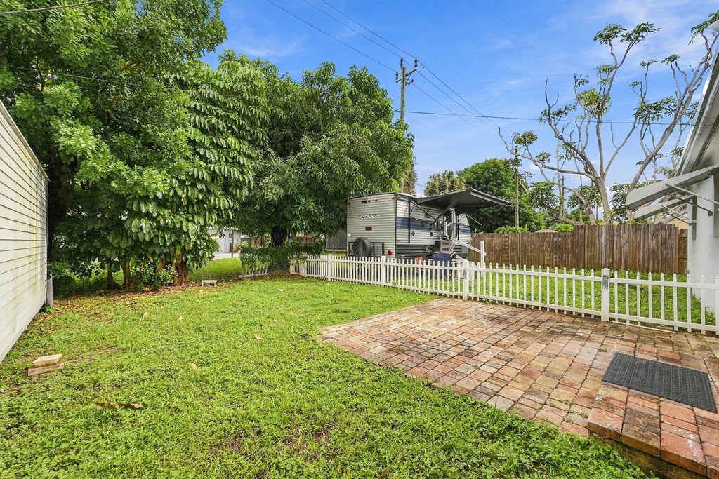 Photo of 2848 NE 13TH Avenue, Pompano Beach, FL 33064 (MLS # B26092305)