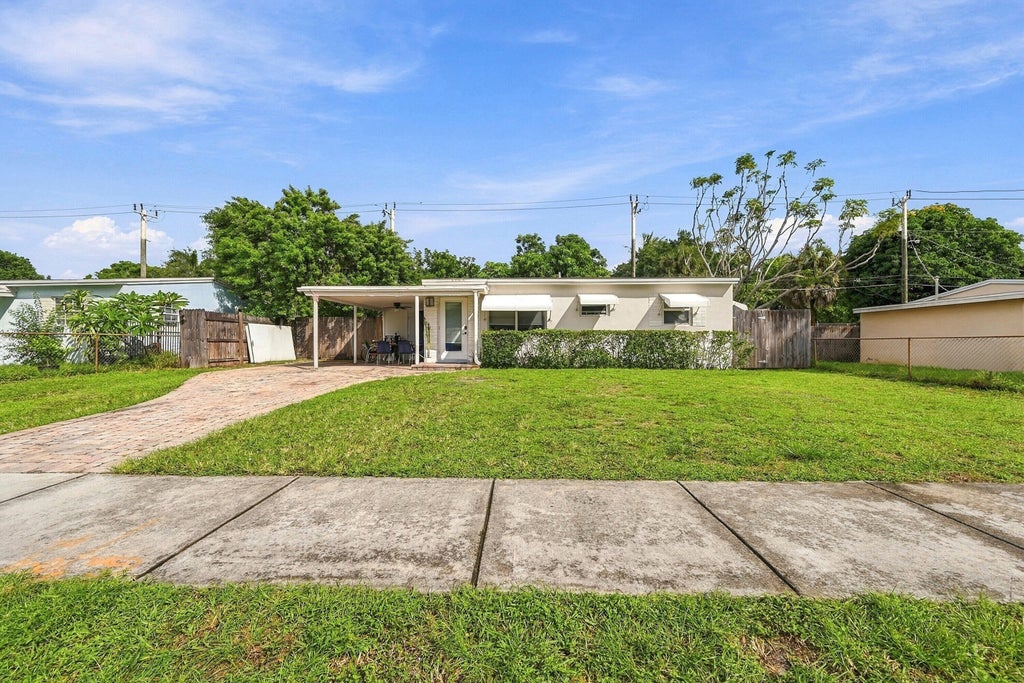 Photo of 2848 NE 13TH Avenue, Pompano Beach, FL 33064 (MLS # B26092305)