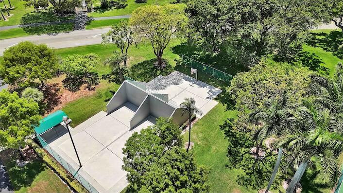 WHISPER WALK SEC D CONDO / SUMMERWINDS - Residential