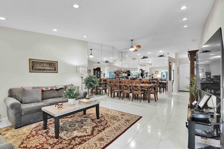 WHISPER WALK SEC D CONDO / SUMMERWINDS - Residential