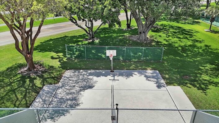 WHISPER WALK SEC D CONDO / SUMMERWINDS - Residential