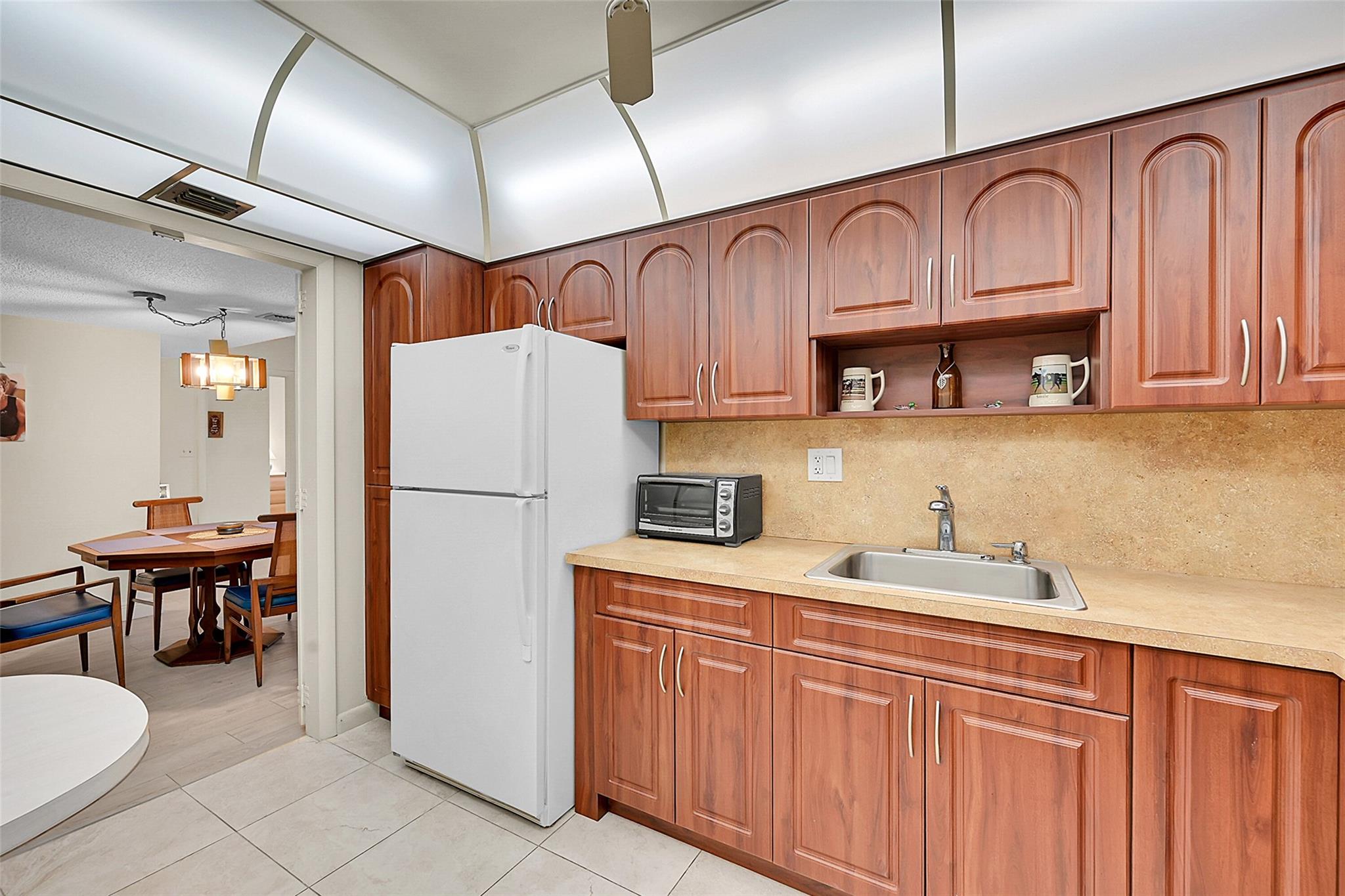 Country Club Towers - Residential