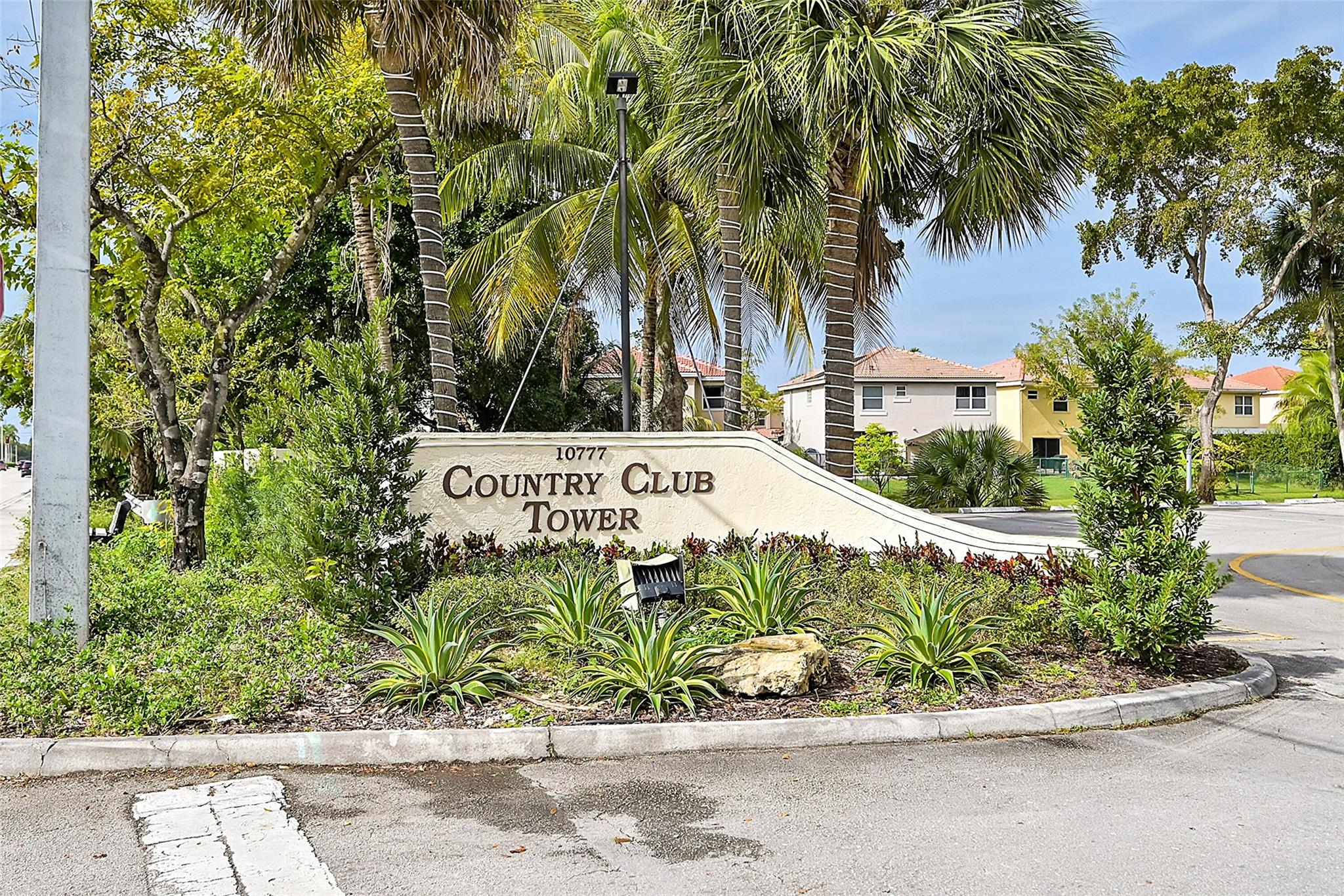Country Club Towers - Residential