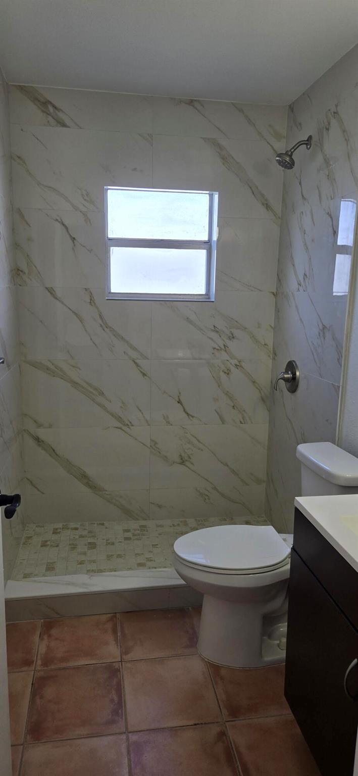 KINGS POINT BURGUNDY COND - Residential