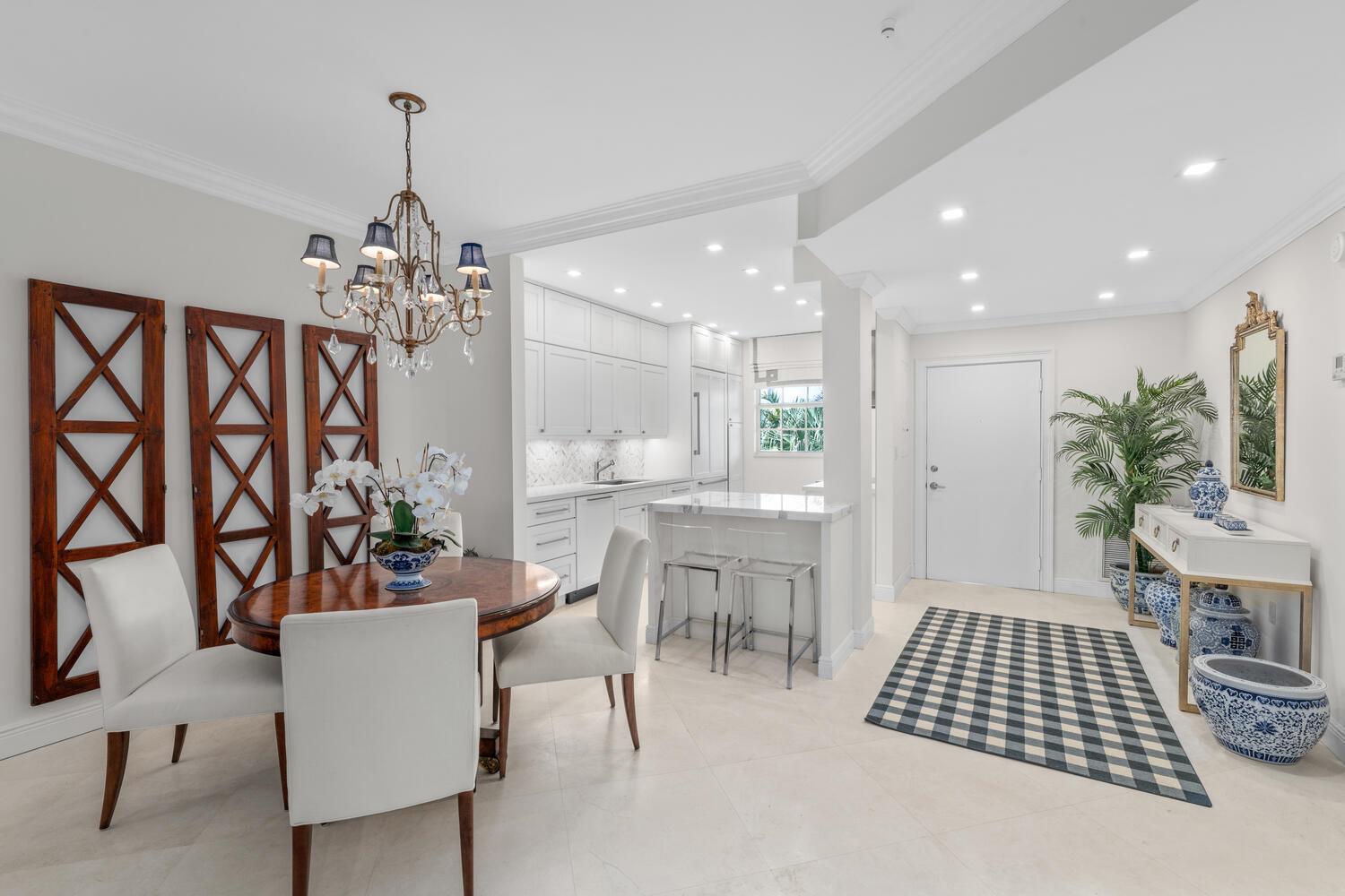 127 Peruvian Avenue 302