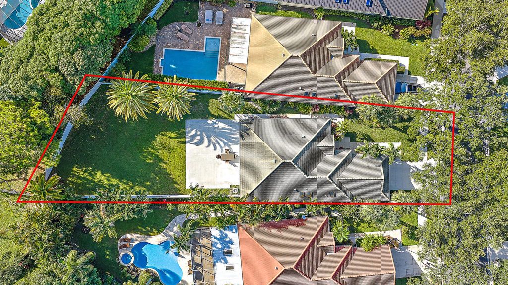 Photo of 126 E Hampton Way, Jupiter, FL 33458 (MLS # R11106253)