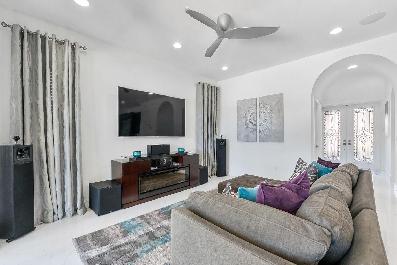 PALM MEADOWS ESTATES - Residential