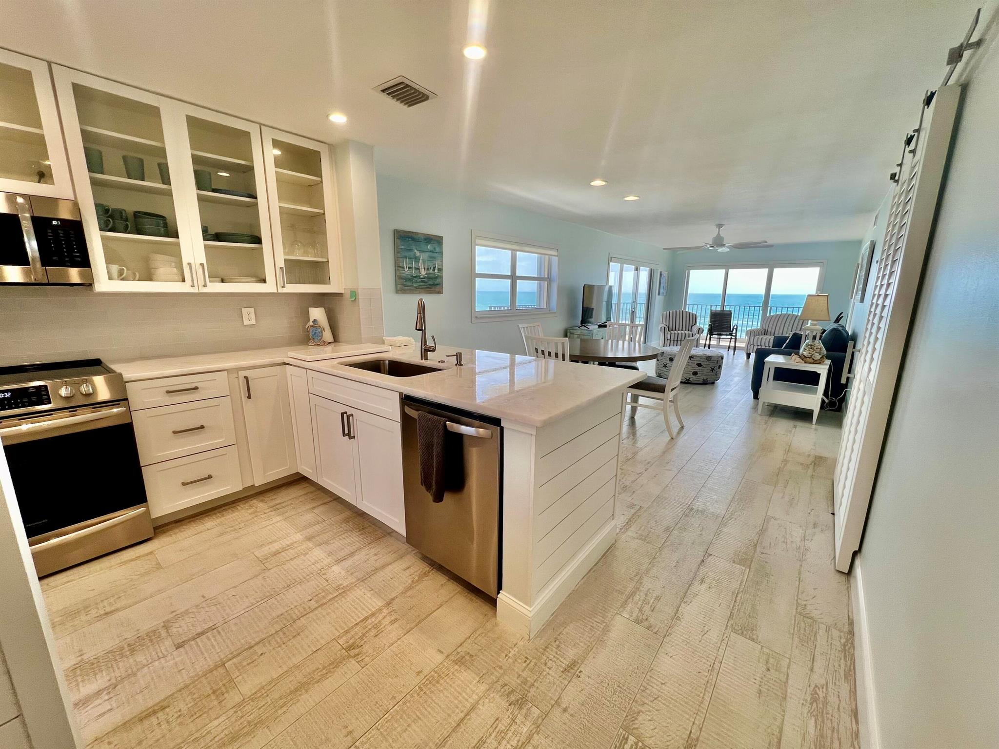 SAND DOLLAR VILLAS CONDOM - Residential Lease