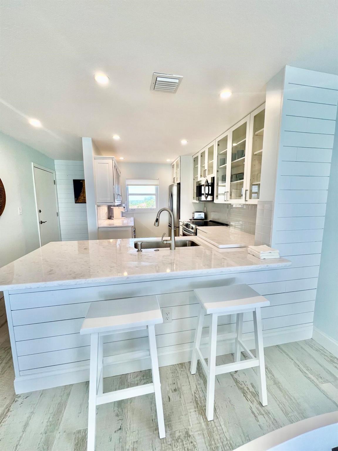 SAND DOLLAR VILLAS CONDOM - Residential Lease