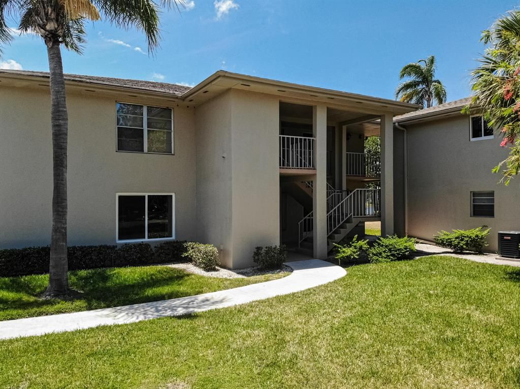 Photo of 31 Lake Vista Trail #206, Port Saint Lucie, FL 34952 (MLS # R10721245)
