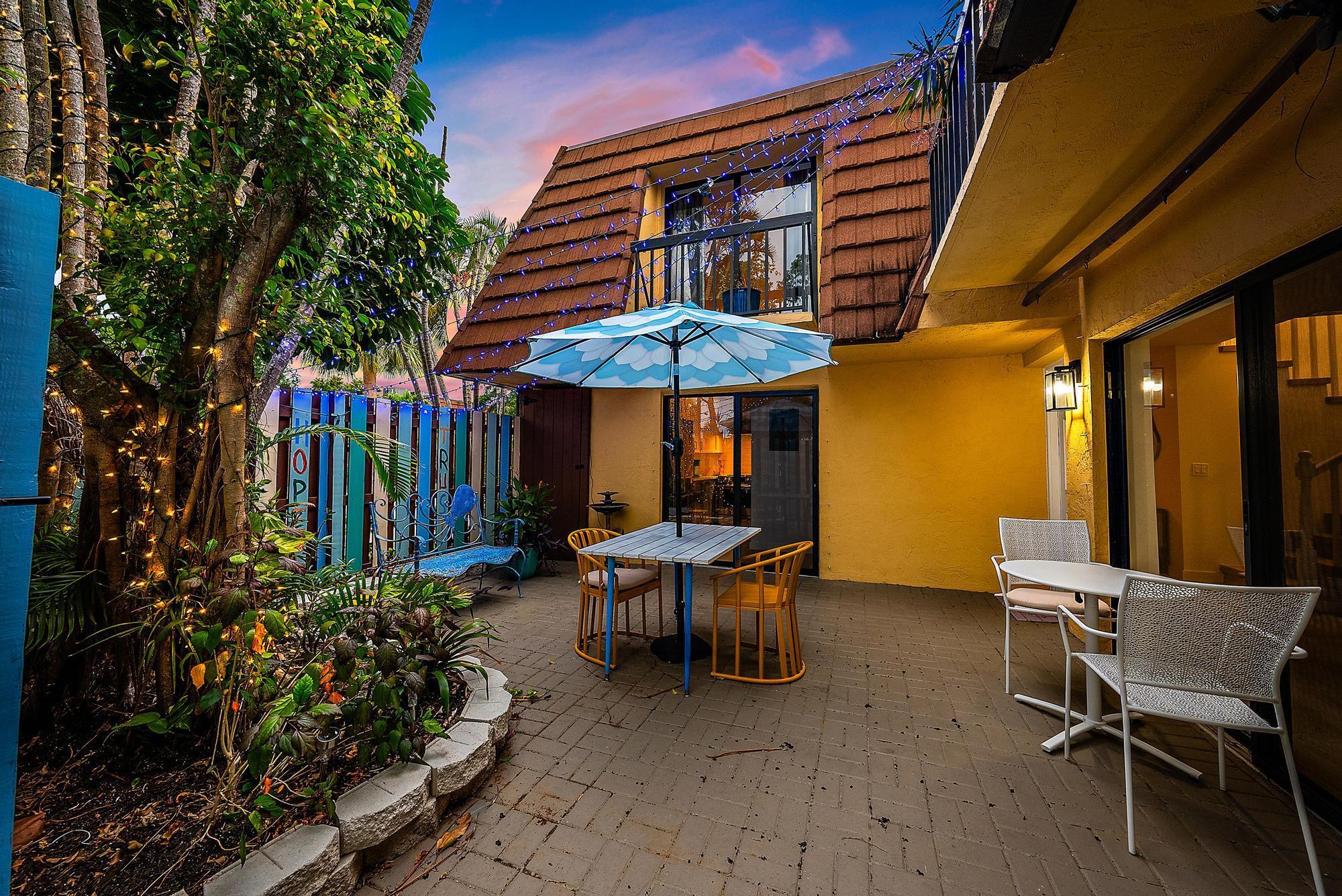 825 Center Street 42c