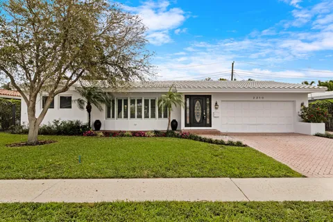 2210 NE 61st Court, Fort Lauderdale, FL 33308 - MLS#: R10999836