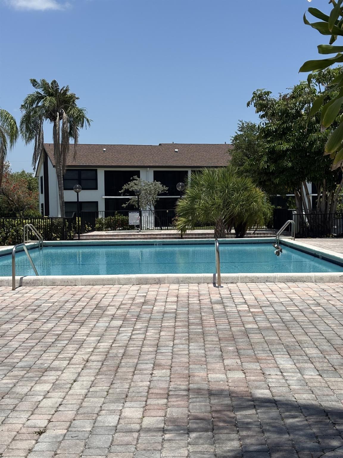 201 W Lake Pointe Dr 107