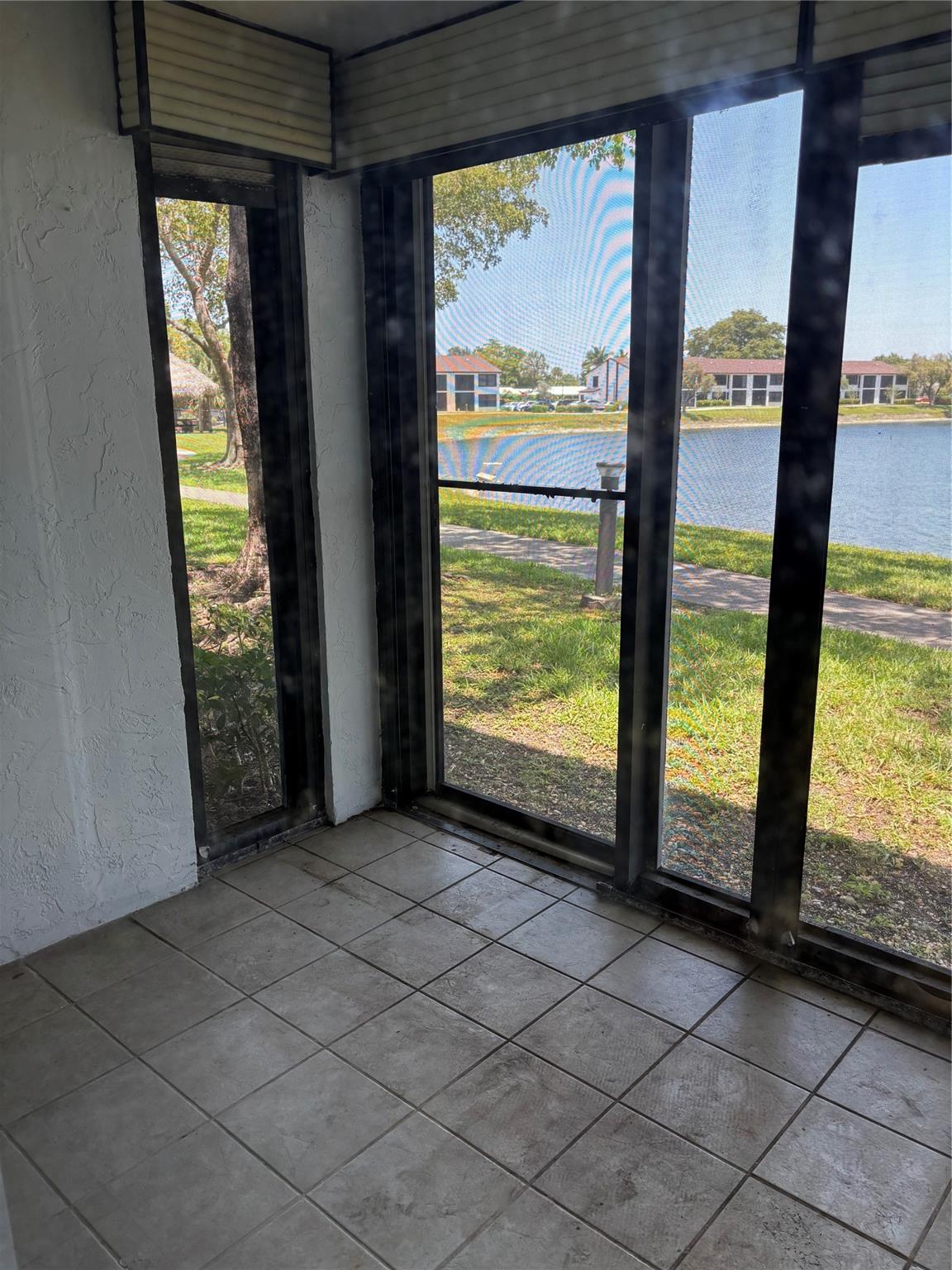 201 W Lake Pointe Dr 107