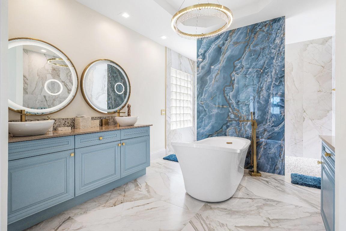 BRISTOL POINTE - Residential