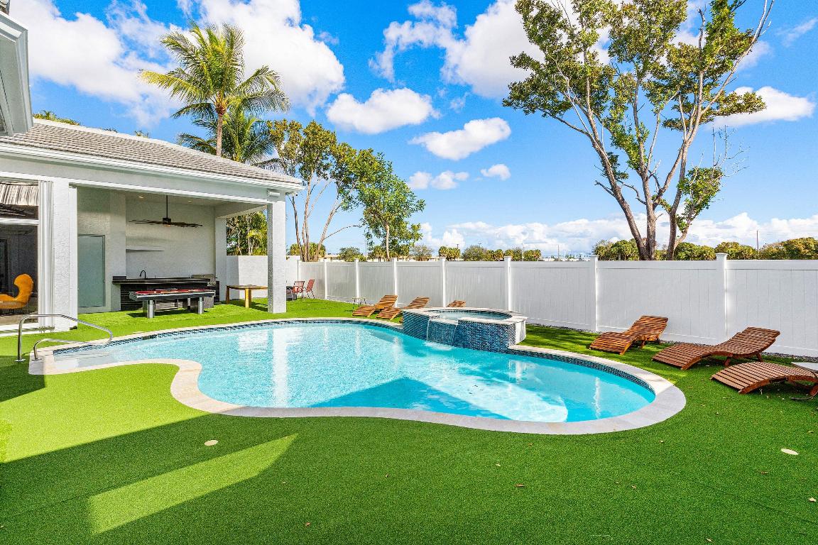 BRISTOL POINTE - Residential